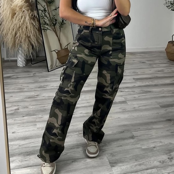 American Bazi Pants - NWOT camo cargos